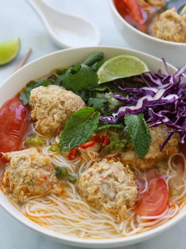 Bun Rieu Cua (Vietnamese Crab Noodle Soup)