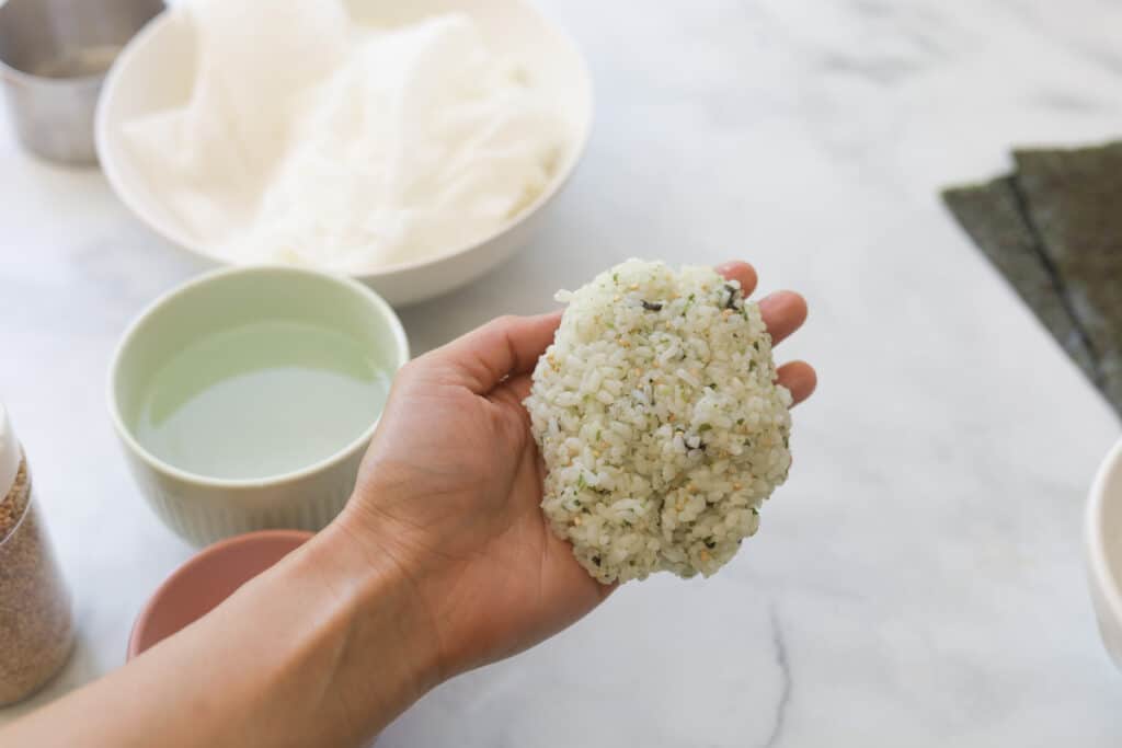 How to Make Japanese Onigiri Rice Triangles (Rice Wrapped with Seaweed) A Peachy Plate How to Make Japanese Onigiri Rice Triangles (Rice Wrapped with Seaweed) A Peachy Plate