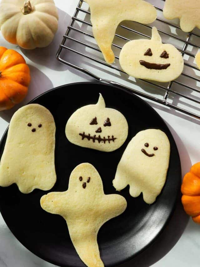 Easy Halloween Ghost Pancakes - A Peachy Plate