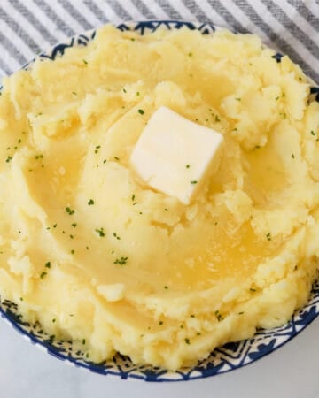 Closeup mashed potatoes in a bowl.