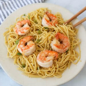 Noodles with shrimp on a plate.