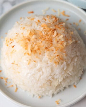 Rice with coconut flakes.