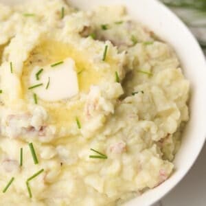 Garlic red mashed potatoes with skin