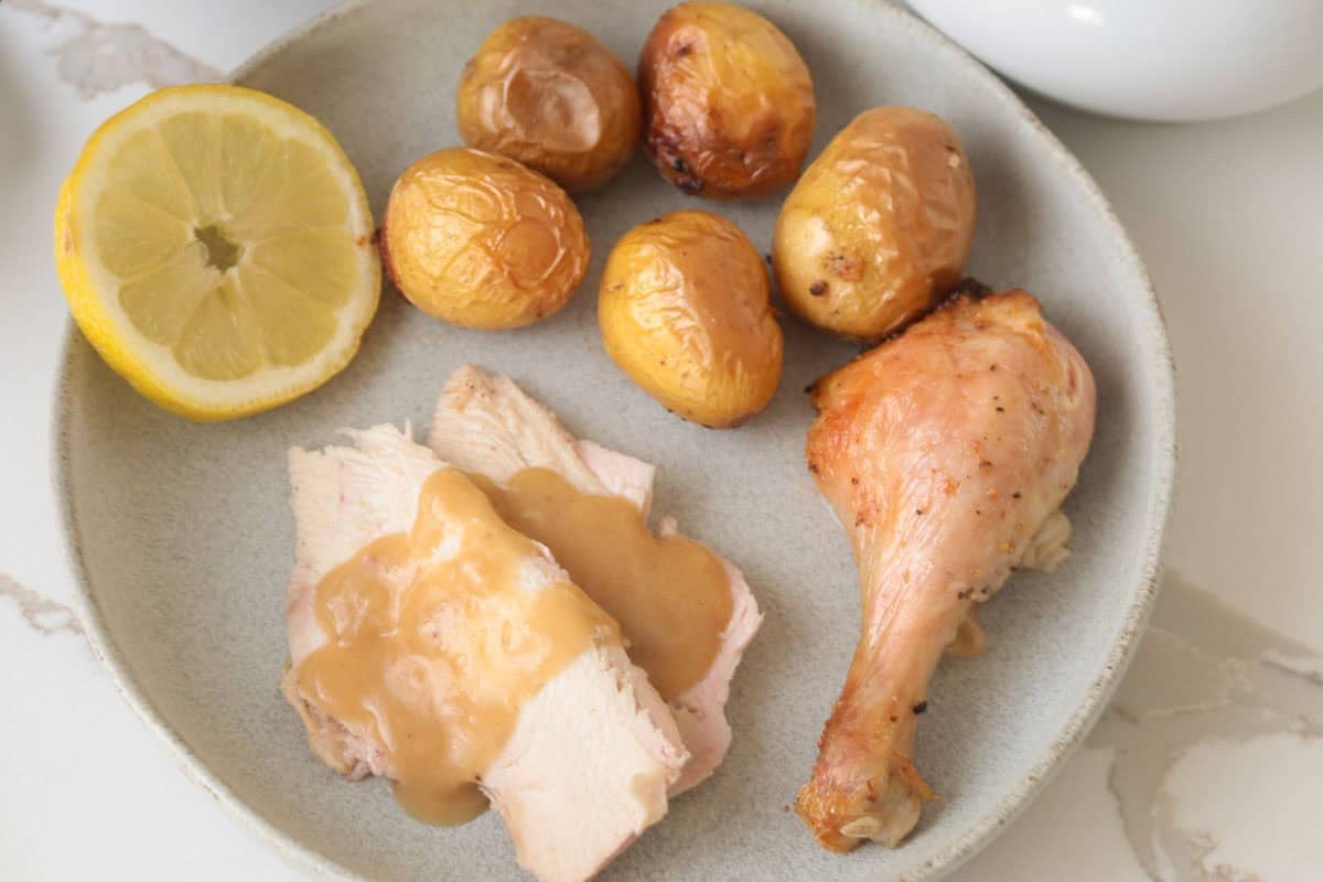 Roasted chicken meat with gravy