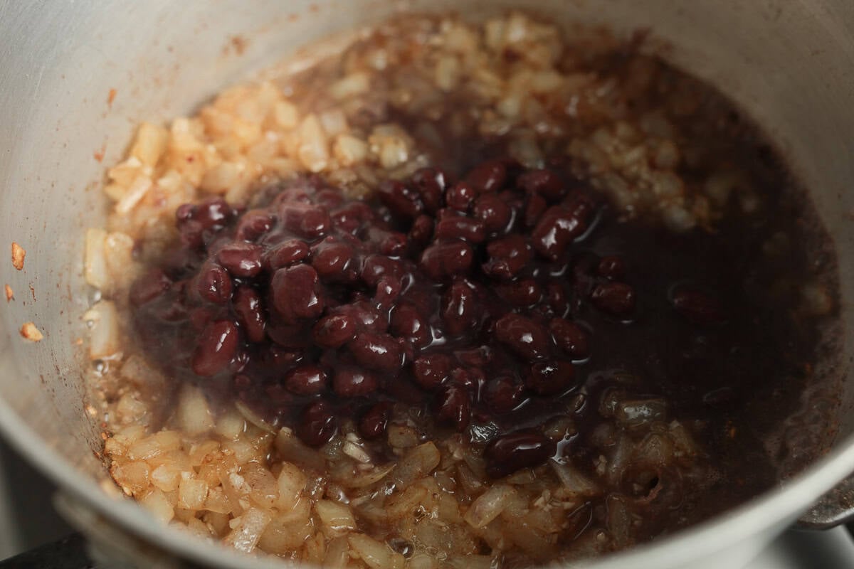 Canned black beans with aromatics
