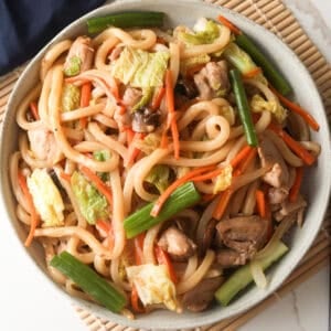 udon noode stirfy with chicken and vegetables.