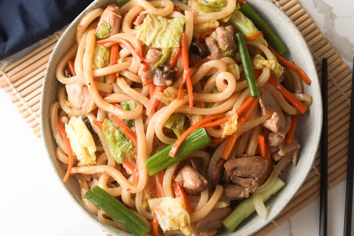 yaki udon chicken stirfry dish.