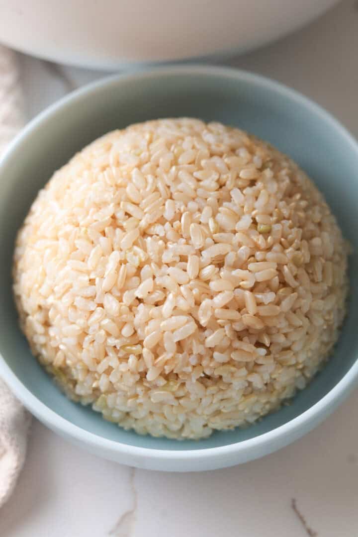 Cooked brown rice in bowl.